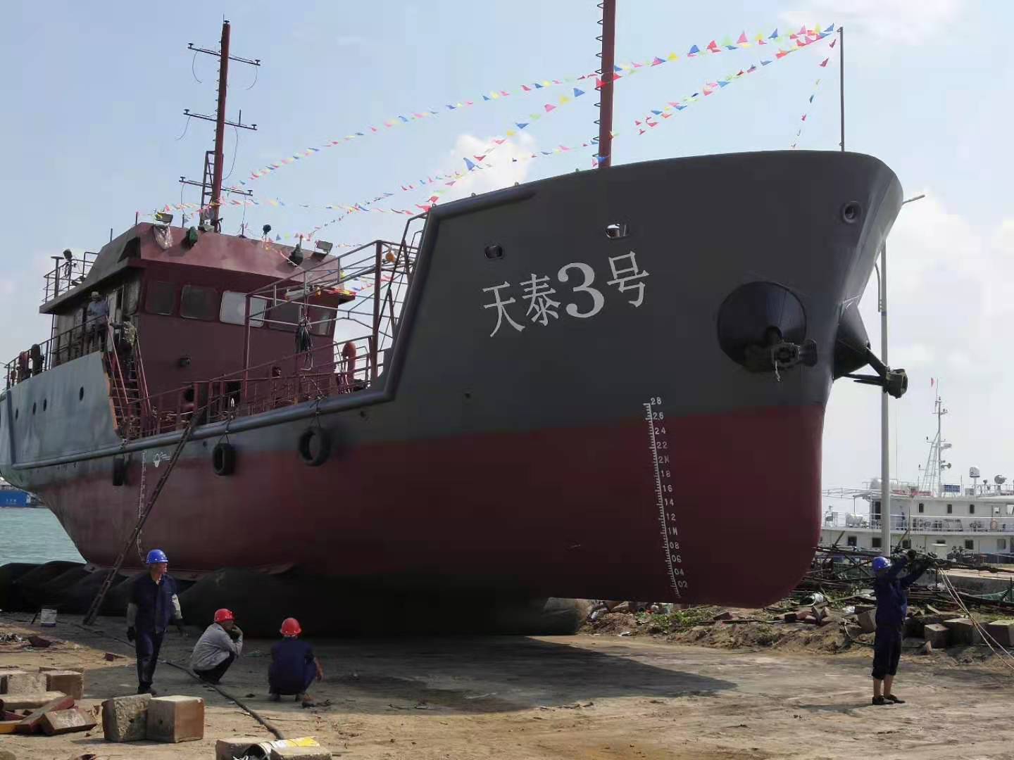 天泰三號(hào)機(jī)動(dòng)加油船建造中.jpg