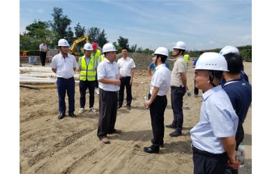海南高速公路股份有限公司董事長曾國華一行到白馬井漁港基地考察參觀