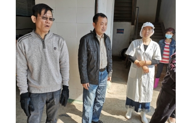 大年初三進車間   一聲問候暖心田——紀委書記蔣京波走基層送祝福講清廉
