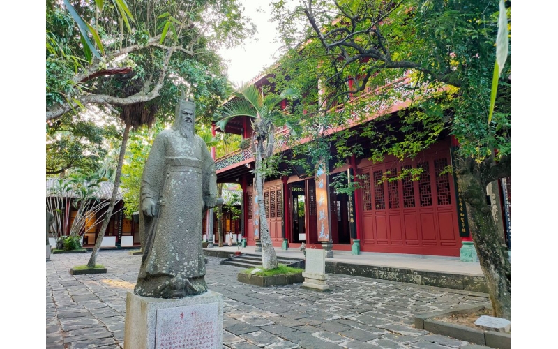 《凝望故鄉(xiāng)》  詩10首  作者：張峰